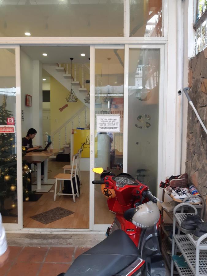 Yelo Hostel & Cafe Ho Chi Minh City Exterior photo