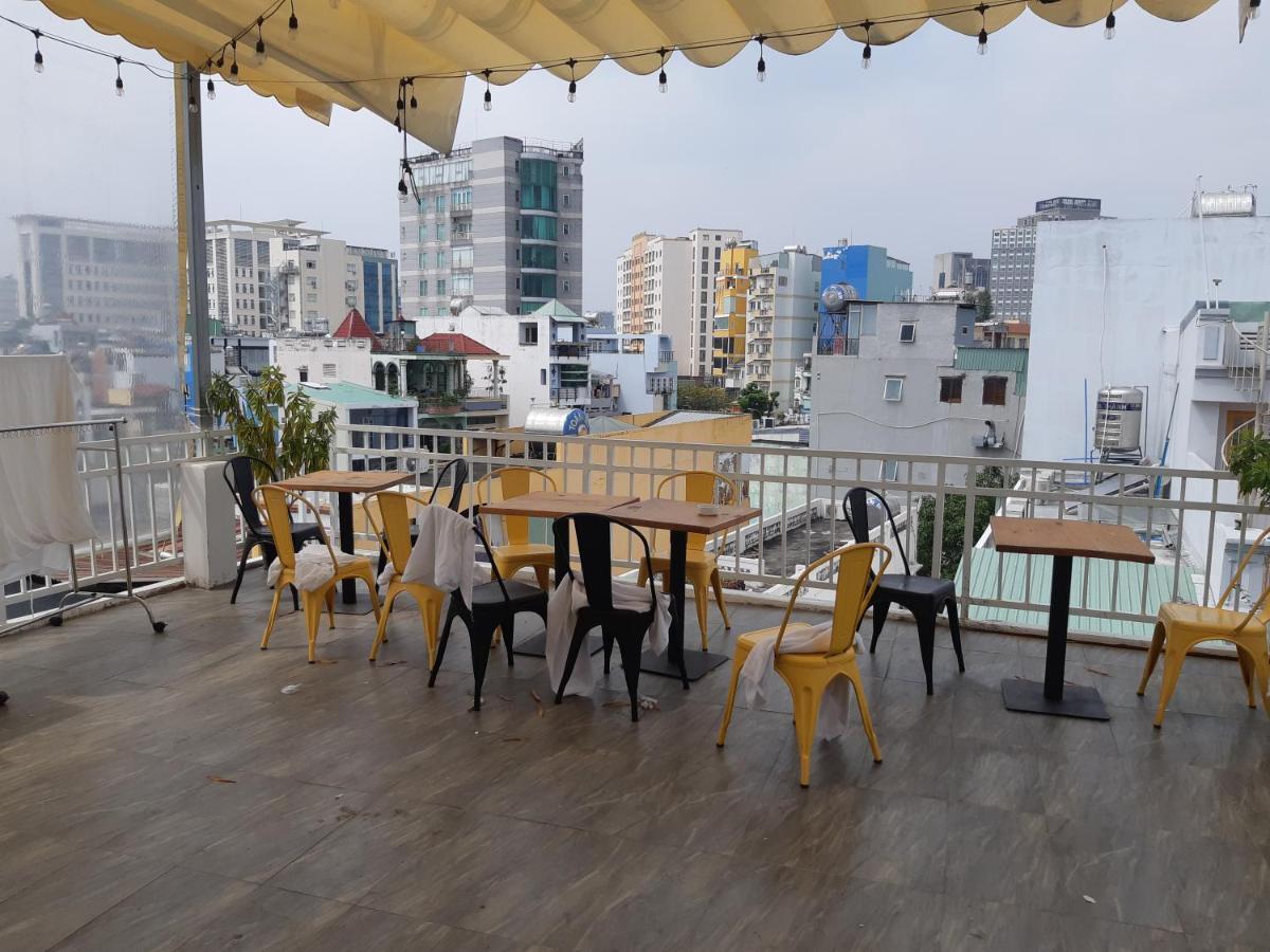 Yelo Hostel & Cafe Ho Chi Minh City Exterior photo