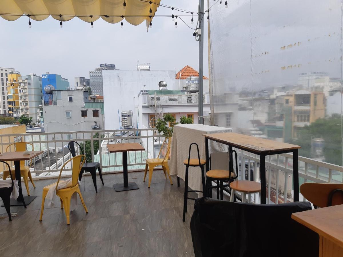 Yelo Hostel & Cafe Ho Chi Minh City Exterior photo